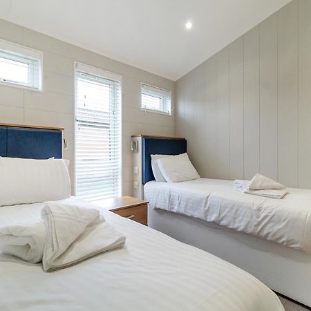 Norfolk Woods Resort And Spa Narborough  エクステリア 写真