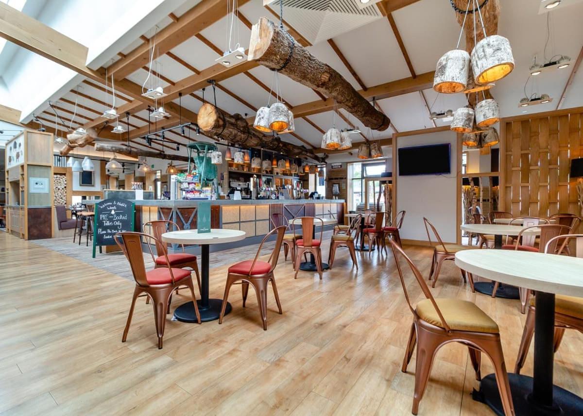 Norfolk Woods Resort And Spa Narborough  エクステリア 写真