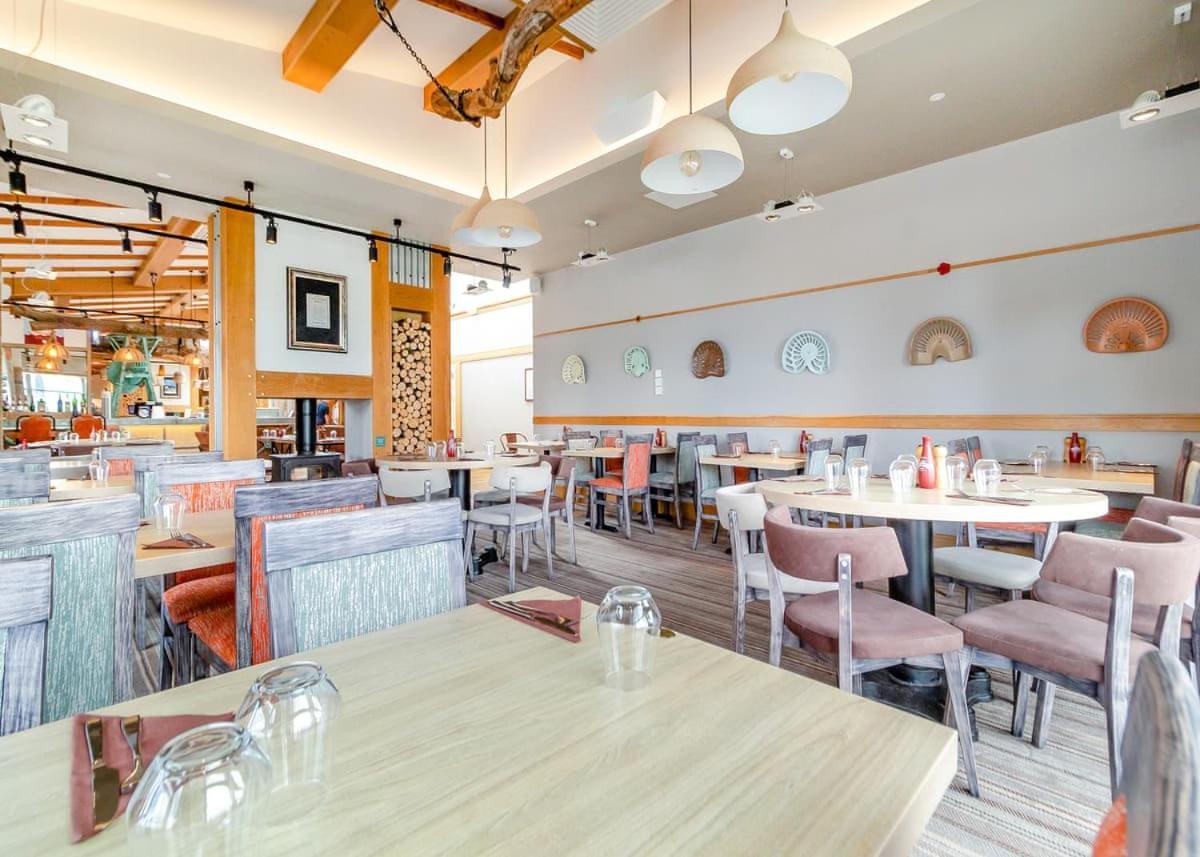Norfolk Woods Resort And Spa Narborough  エクステリア 写真