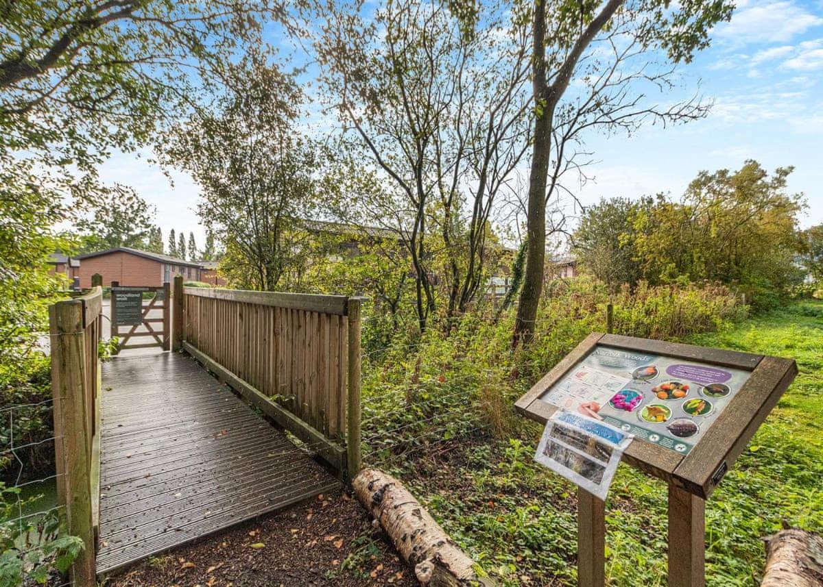 Norfolk Woods Resort And Spa Narborough  エクステリア 写真