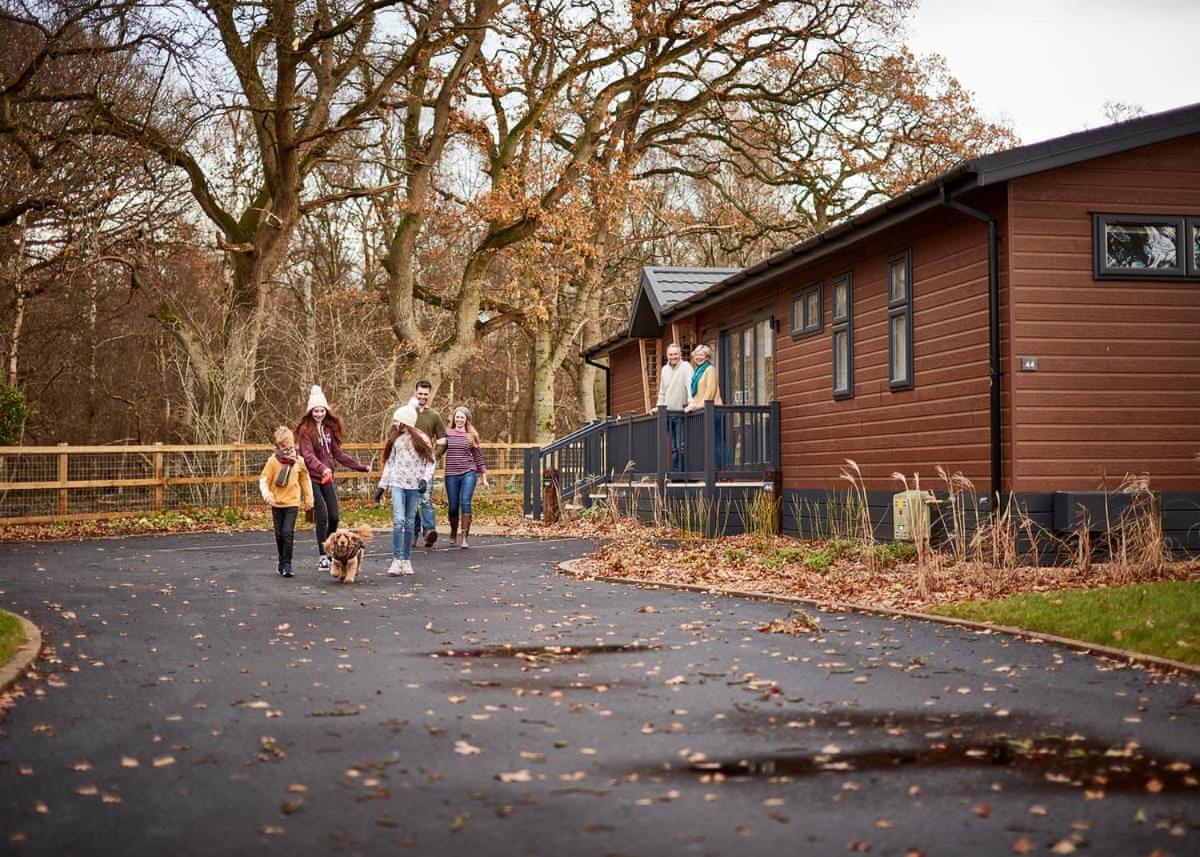 Norfolk Woods Resort And Spa Narborough  エクステリア 写真