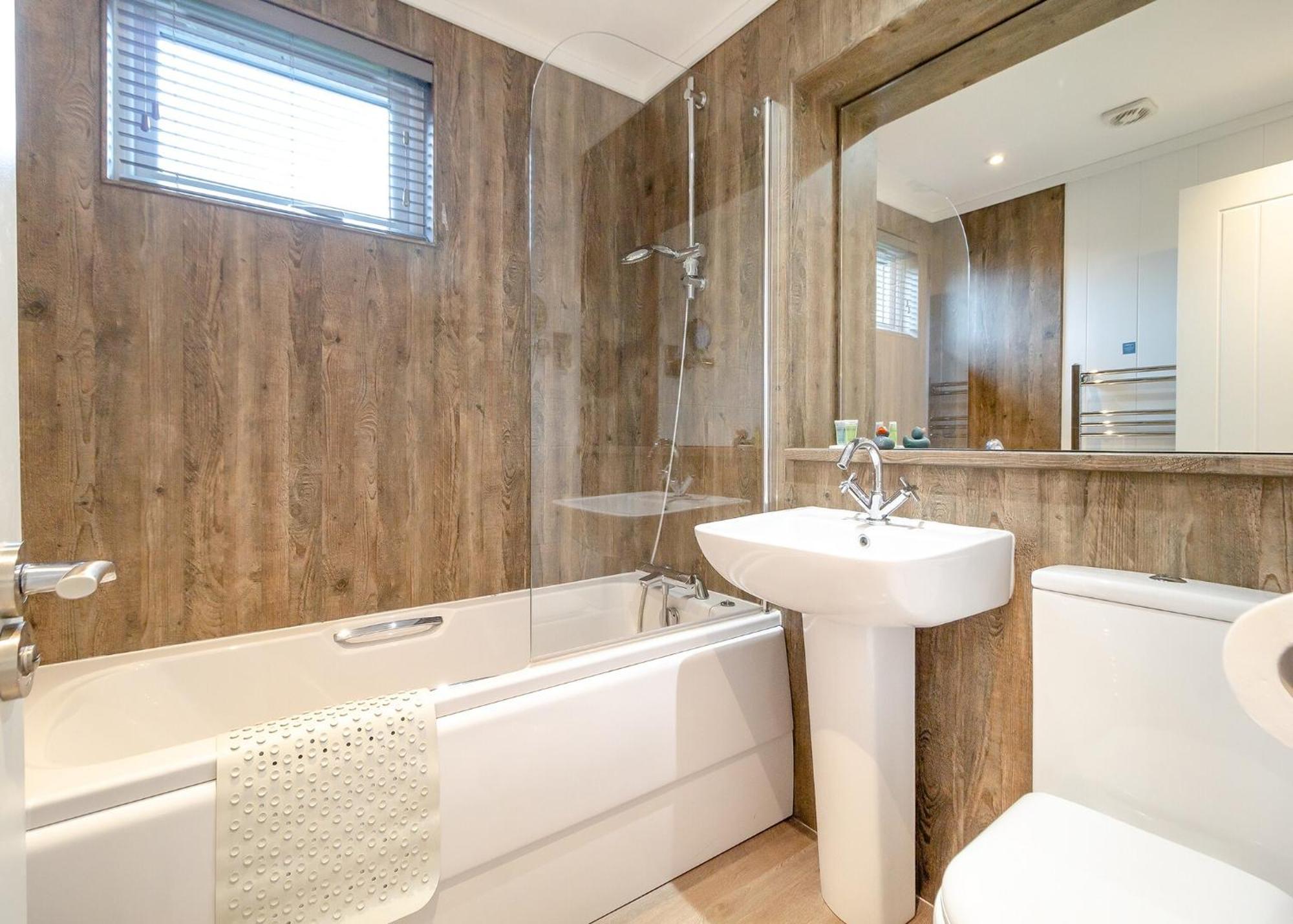 Norfolk Woods Resort And Spa Narborough  部屋 写真