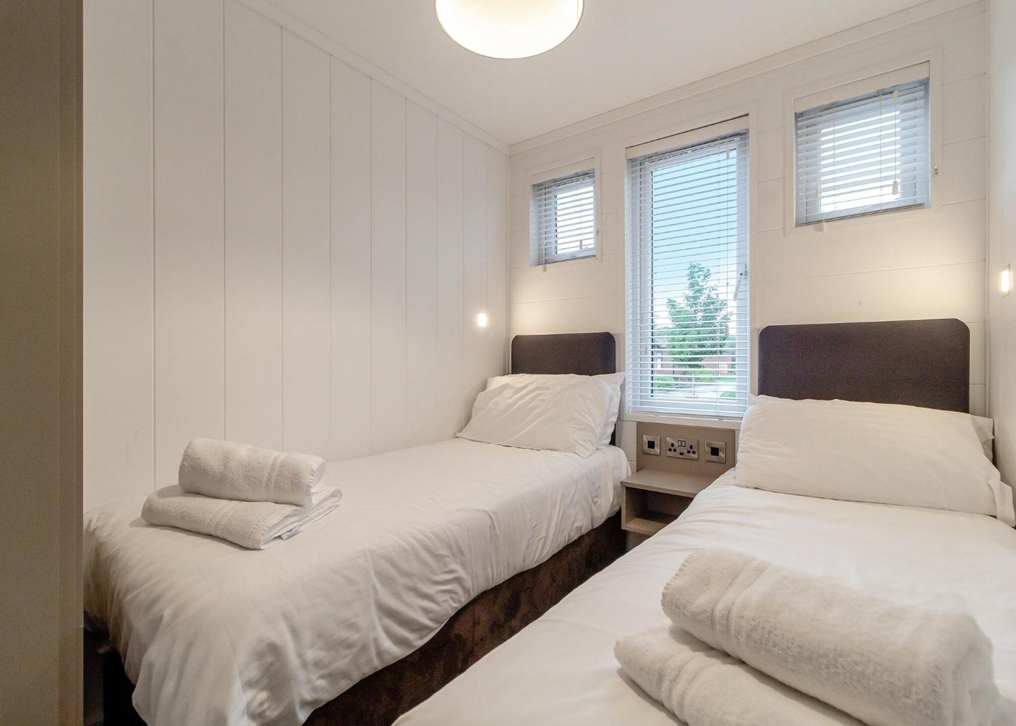 Norfolk Woods Resort And Spa Narborough  エクステリア 写真