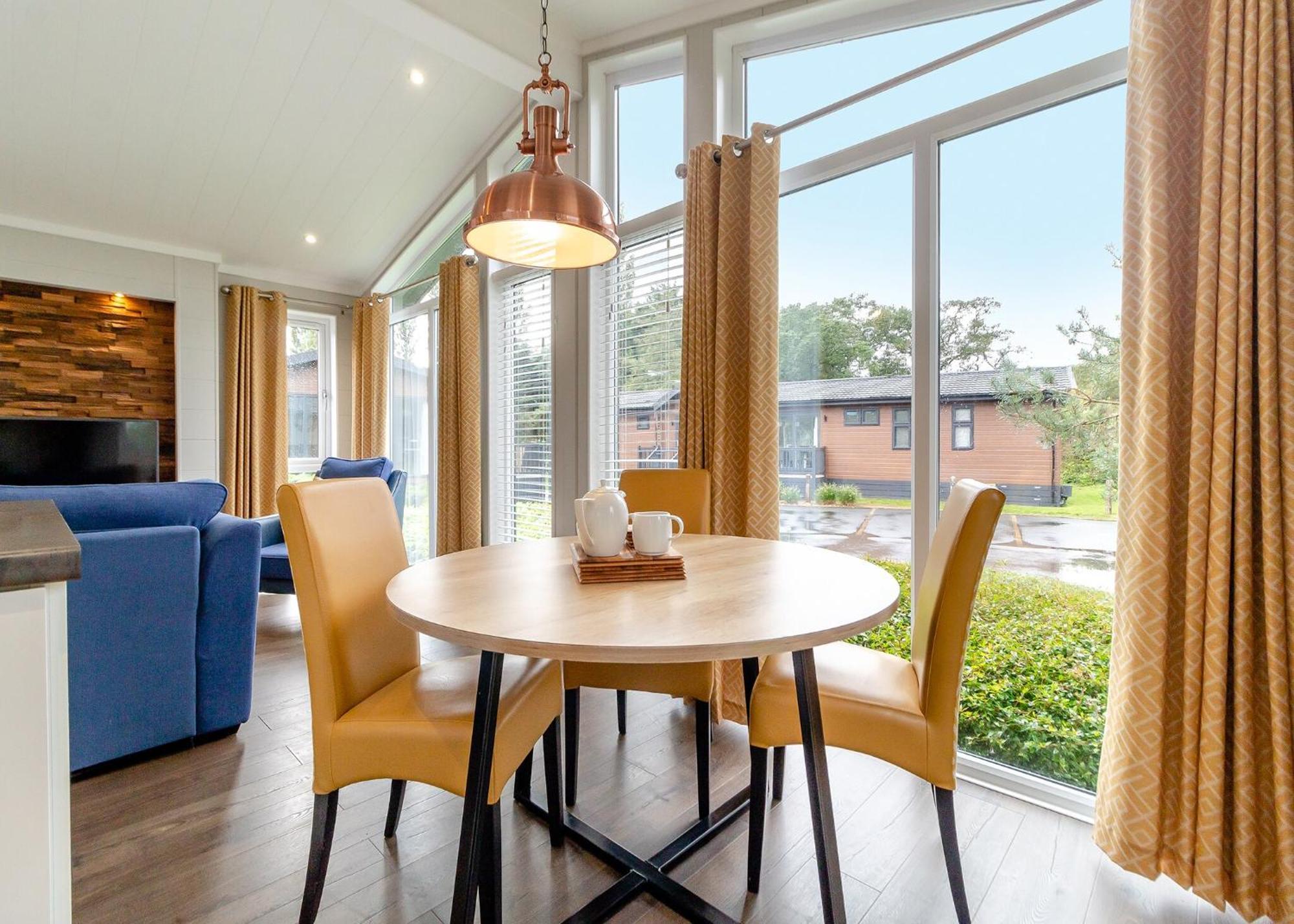Norfolk Woods Resort And Spa Narborough  エクステリア 写真