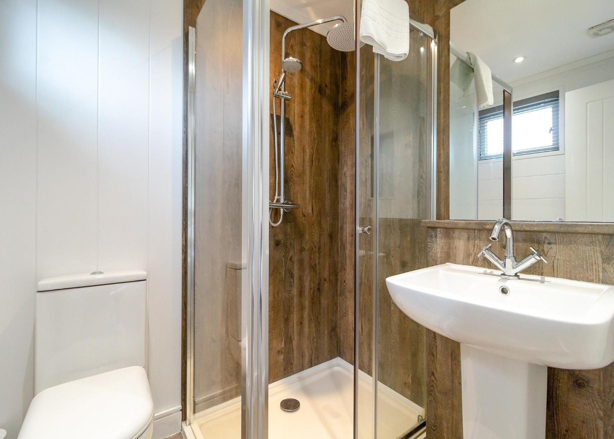 Norfolk Woods Resort And Spa Narborough  エクステリア 写真