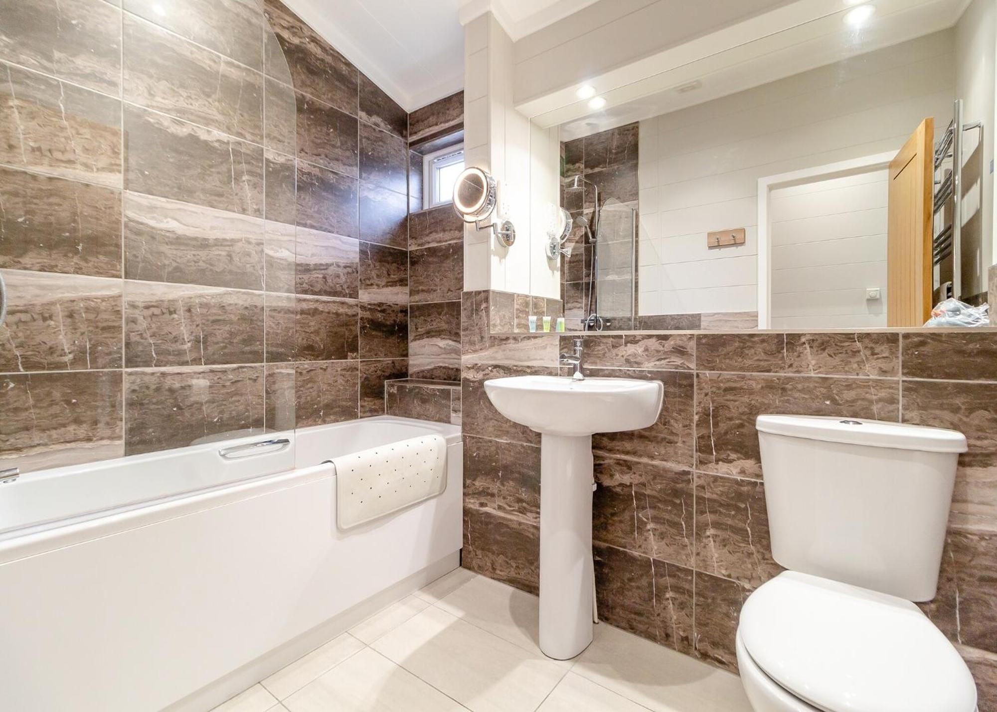 Norfolk Woods Resort And Spa Narborough  エクステリア 写真