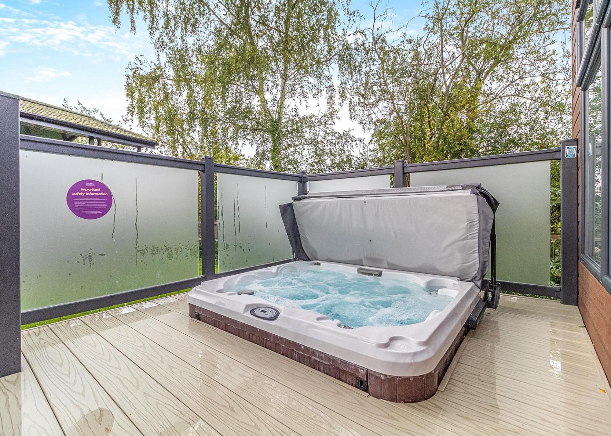 Norfolk Woods Resort And Spa Narborough  エクステリア 写真