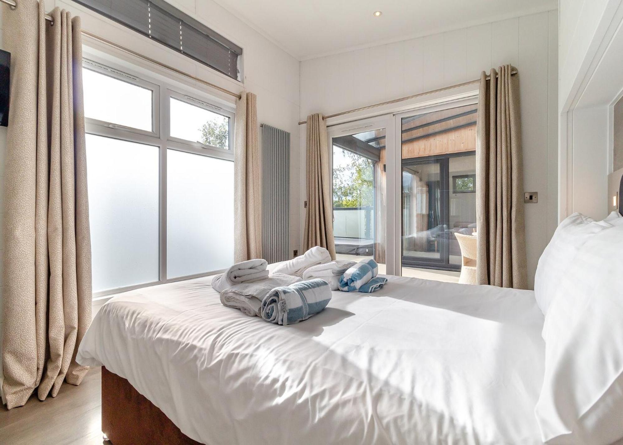 Norfolk Woods Resort And Spa Narborough  エクステリア 写真